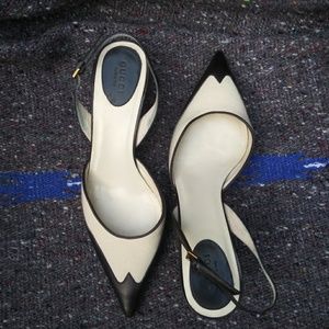 Ladies Gucci size 8B point toe black beige
